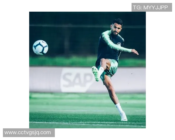 以足球球星小头像为核心展现绿茵激情与荣耀梦想的新视觉标题