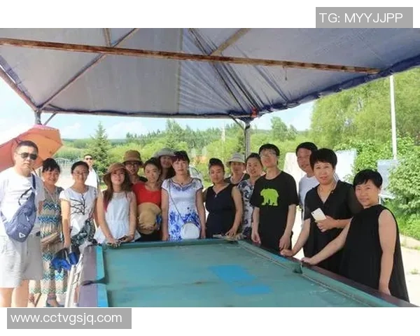 绿茵巨星同框经典瞬间尽显足球激情魅力与永恒记忆