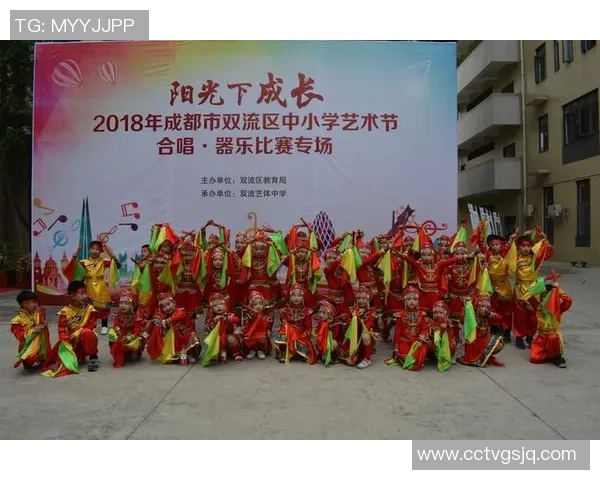 足球明星摆饰高清大图展现球场英姿与艺术风采完美融合